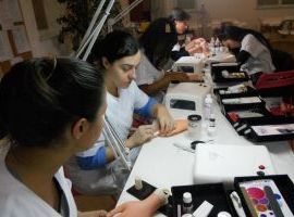 TECNICHE DI RICOSTRUZIONE UNGHIA BASE - Corsi di ricostruzione unghie Acqui Terme - Provincia: Alessandria